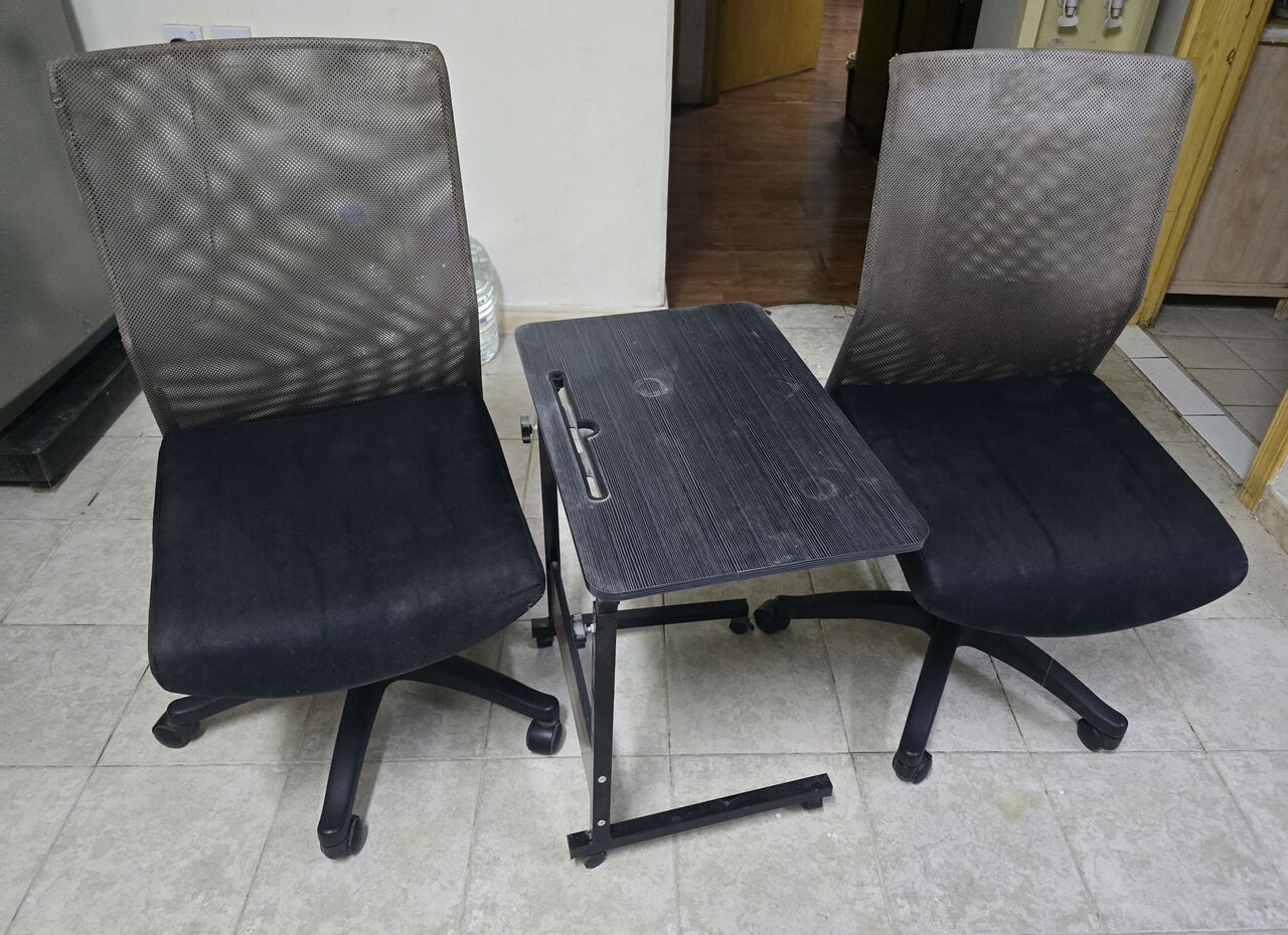 Al Malaz, Furniture, SAR 120,  2 Office Chairs And 1 Laptop Table