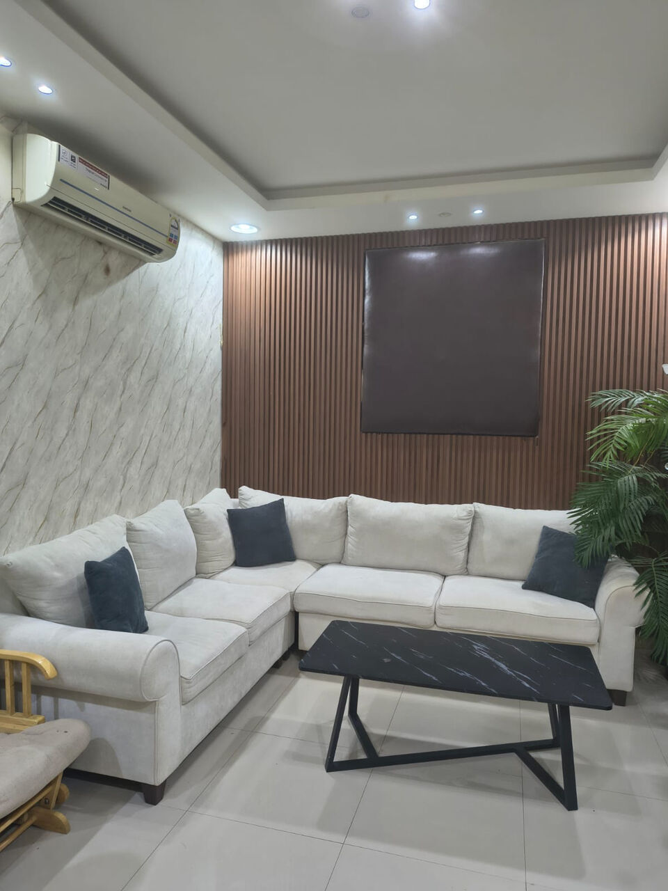 Riyadh, Furniture, SAR 500,  5 X Seater Sofa Set With Coffee Table