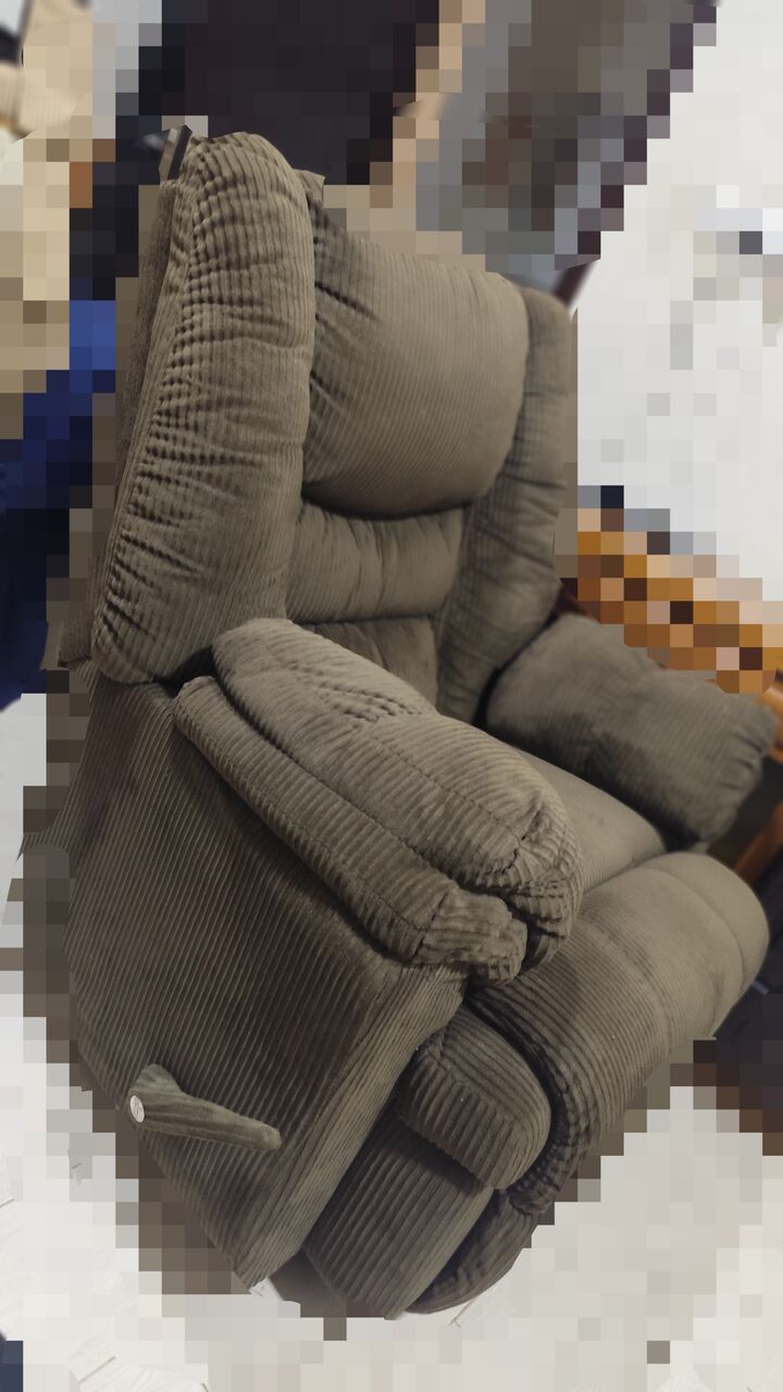 Al Malaz, Furniture, SAR 650,  Recliner! (Rocking Chair) For Sale!