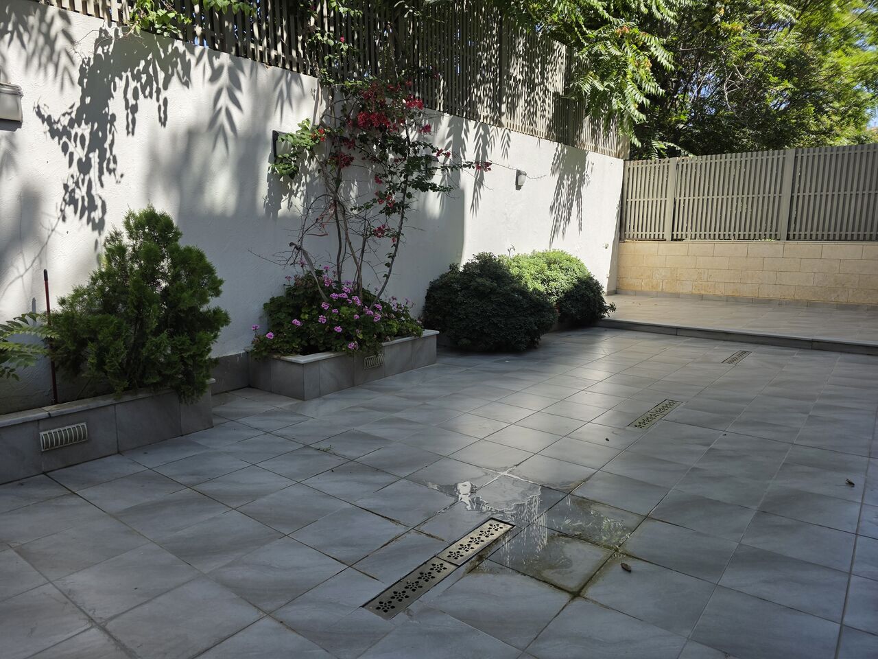 Abdoun, Apartments, Flats, Houses & Villas, JOD 20000/year,  4 BR,  Deplux Semi Furnished 4B Apart With Terrace And Baconly In Abdoun 00962777688956