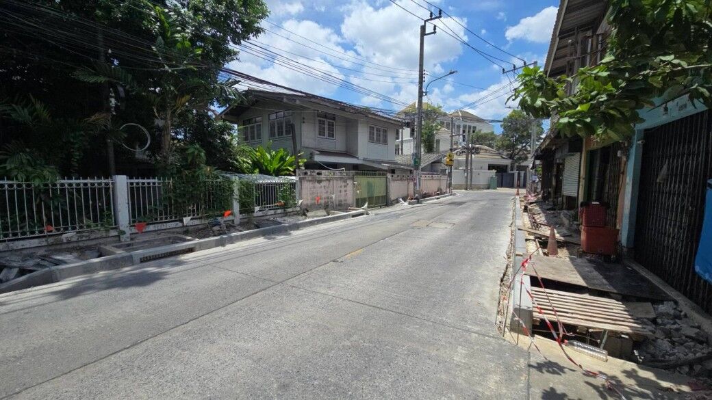 Bangkok, Real Estate For Sale, THB 73000000,  6 BR,  195 Sq. Feet,  Prime Location In The Heart Of The City, Ari-Phahon Yothin Area. Opportunity To Own Rare