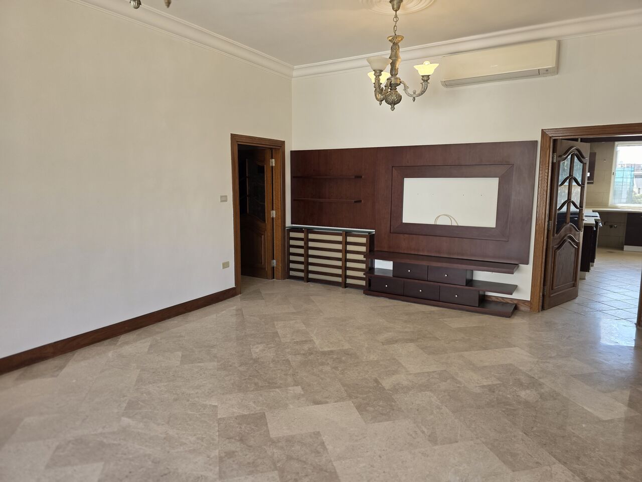 Abdoun, Apartments, Flats, Houses & Villas, JOD 23000/year,  Furnished,  4 BR,  Semi Furnished 4B Apart With Baconly And Terrace In Abdoun 00962777688956