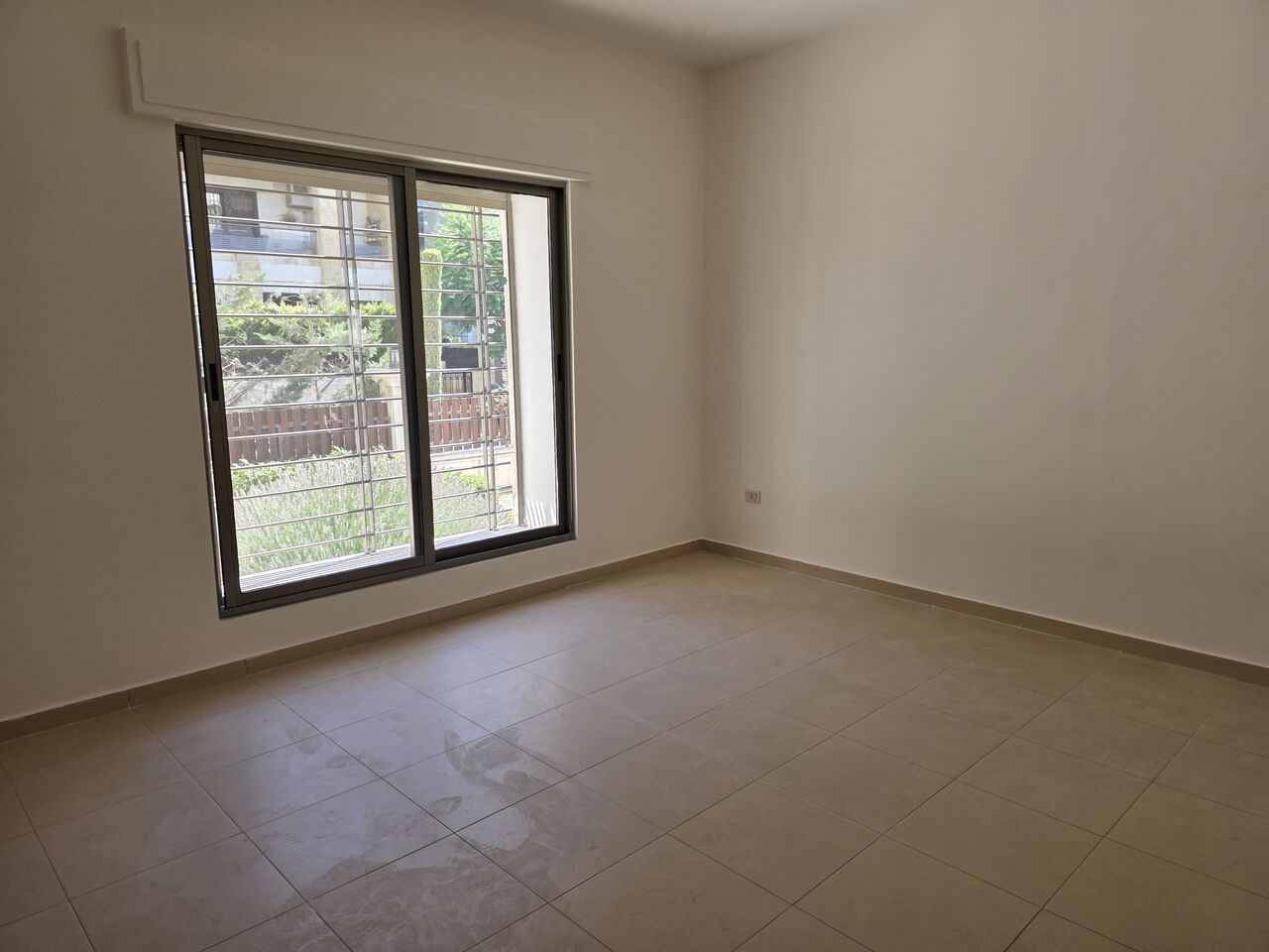 Abdoun, Apartments, Flats, Houses & Villas, JOD 23000/year,  4 BR,  Ground Semi Furnished 4B Apart With Garden In Abdoun 00962777688956