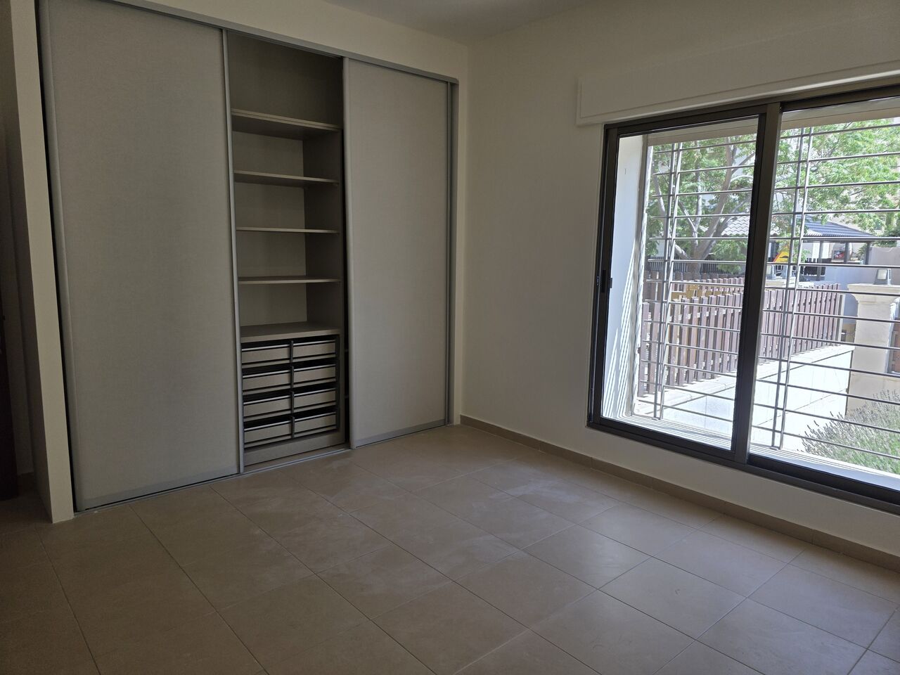 Abdoun, Apartments, Flats, Houses & Villas, JOD 23000/year,  4 BR,  Ground Semi Furnished 4B Apart With Garden In Abdoun 00962777688956