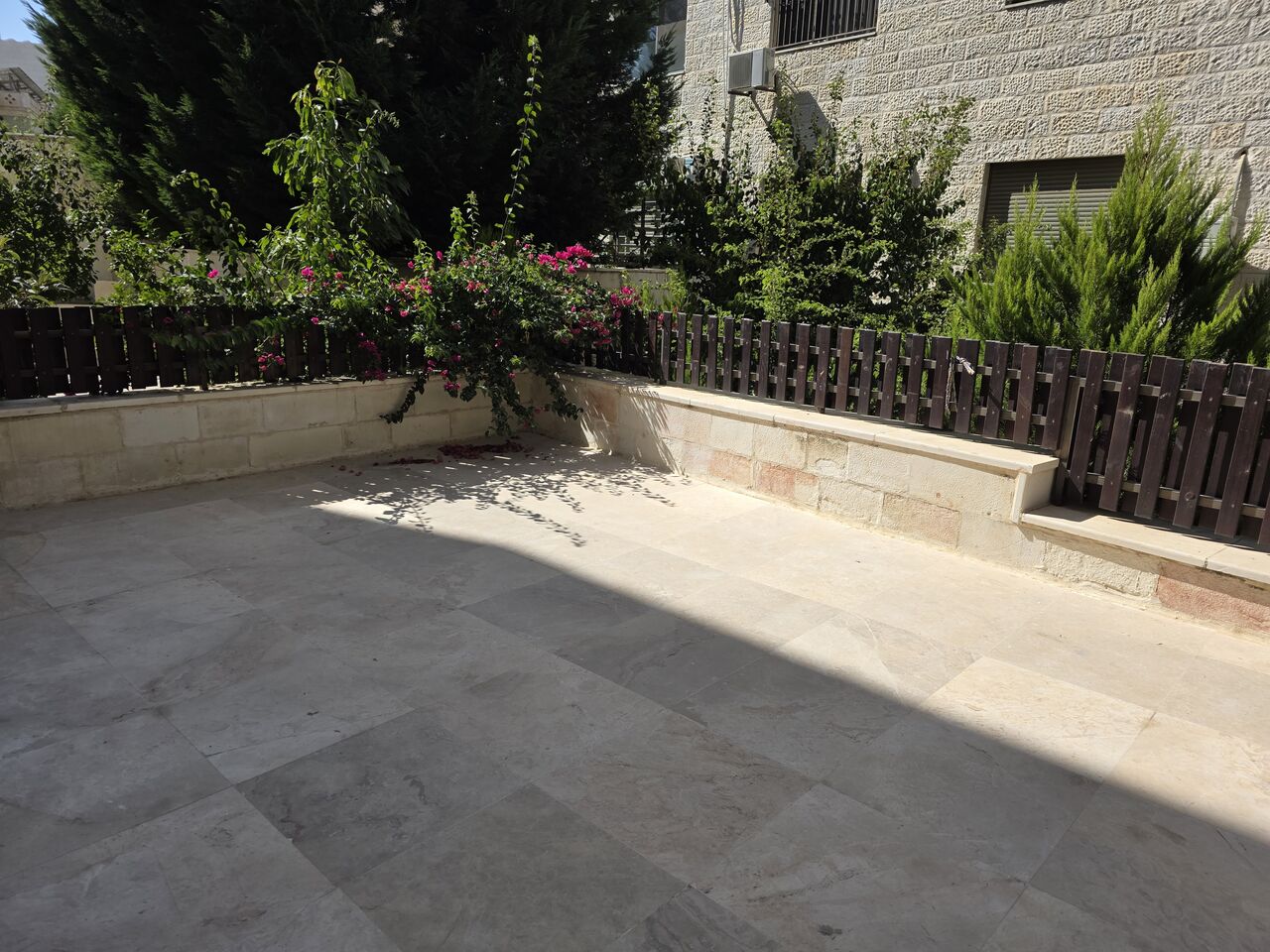 Abdoun, Apartments, Flats, Houses & Villas, JOD 23000/year,  4 BR,  Ground Semi Furnished 4B Apart With Garden In Abdoun 00962777688956