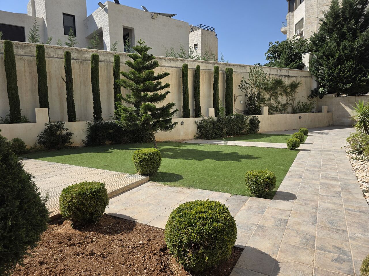 Abdoun, Apartments, Flats, Houses & Villas, JOD 23000/year,  4 BR,  Ground Semi Furnished 4B Apart With Garden In Abdoun 00962777688956