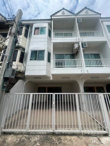 Bangkok, Villas, THB 25000,  18 Sq. Feet,  Townhome, 3 Floors, 4 Bedrooms, 3 Bathrooms, Choi Rewadee 75, Near MRT Bang Kraso,