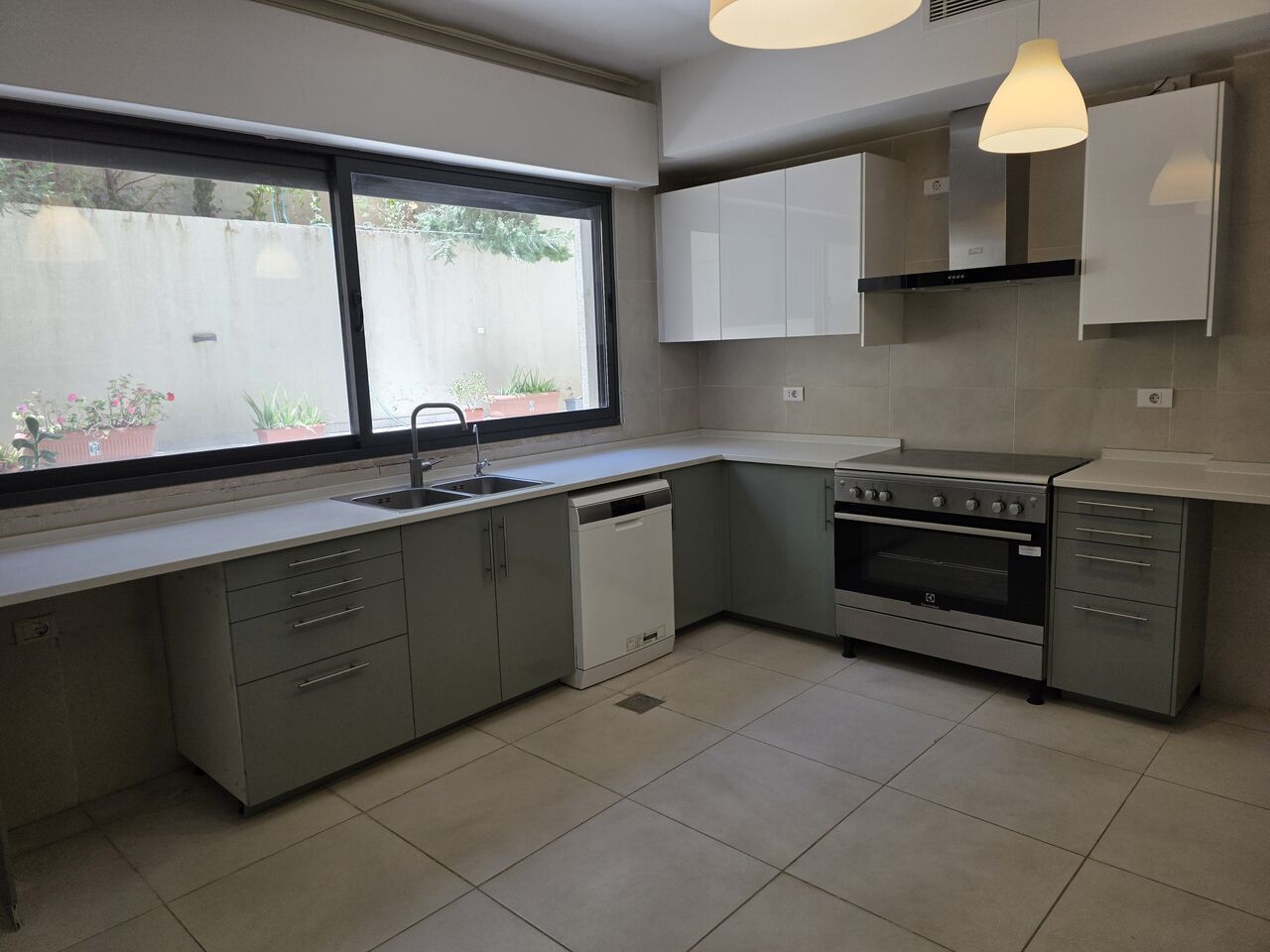 Abdoun, Apartments, Flats, Houses & Villas, JOD 24000/year,  3 BR,  Ground Semi Furnished 3B Apart With Big Terrace In Abdoun 00962777688956