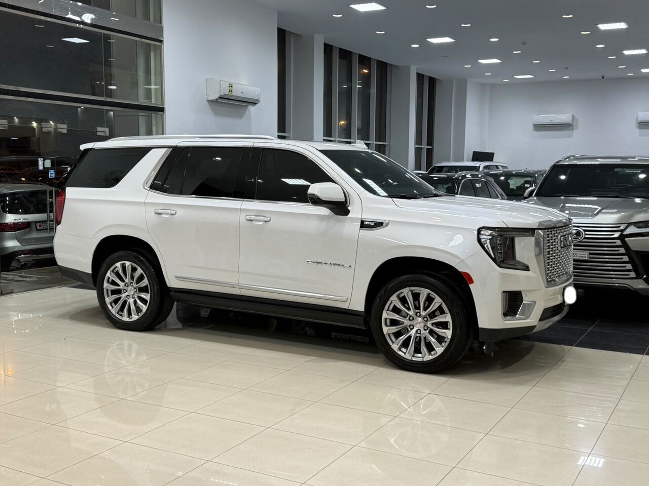 Manama, Vehicles, Cars & Trucks , BHD 25500,  GMC Yukon Denali,  2024,  Automatic,  86800 KM,    (White)