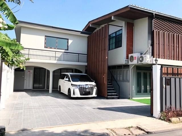 Bangkok, Villas, THB 230000,  100 Sq. Feet,  Single House For Rent, Area 100 Square Meters, Lat Phrao, Ratchada, Huai Khwang Area, Soi