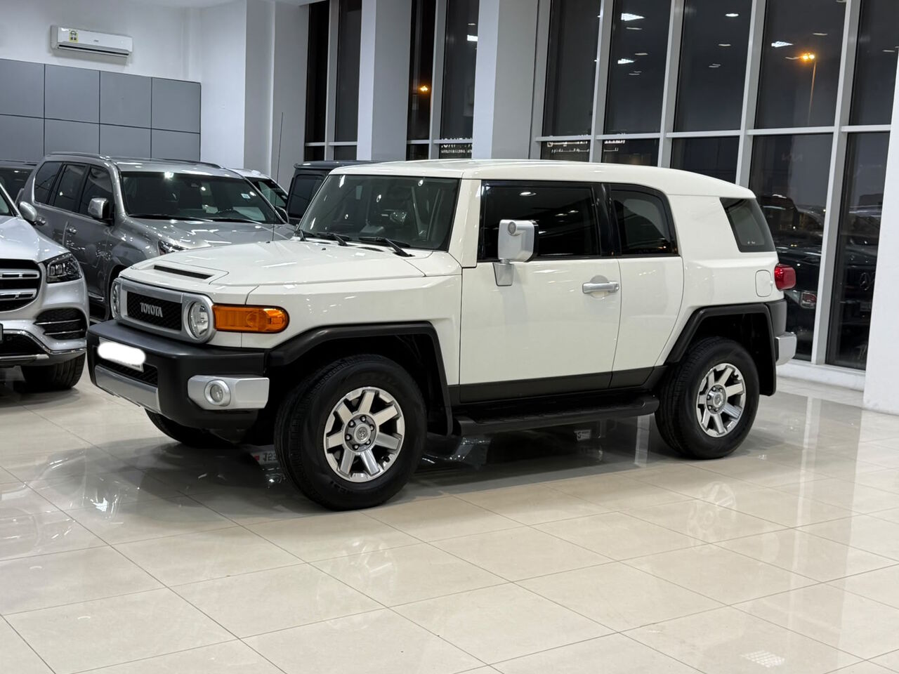 Manama, Vehicles, Cars & Trucks , BHD 7400,  Toyota FJ Cruiser,  2016,  Automatic,  251800 KM,    (White)