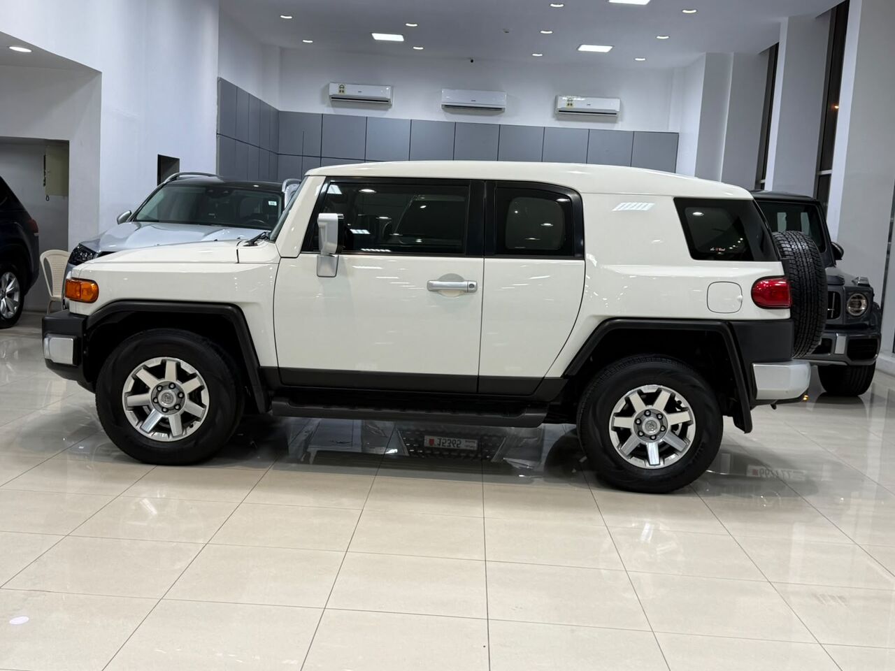 Manama, Vehicles, Cars & Trucks , BHD 7400,  Toyota FJ Cruiser,  2016,  Automatic,  251800 KM,    (White)