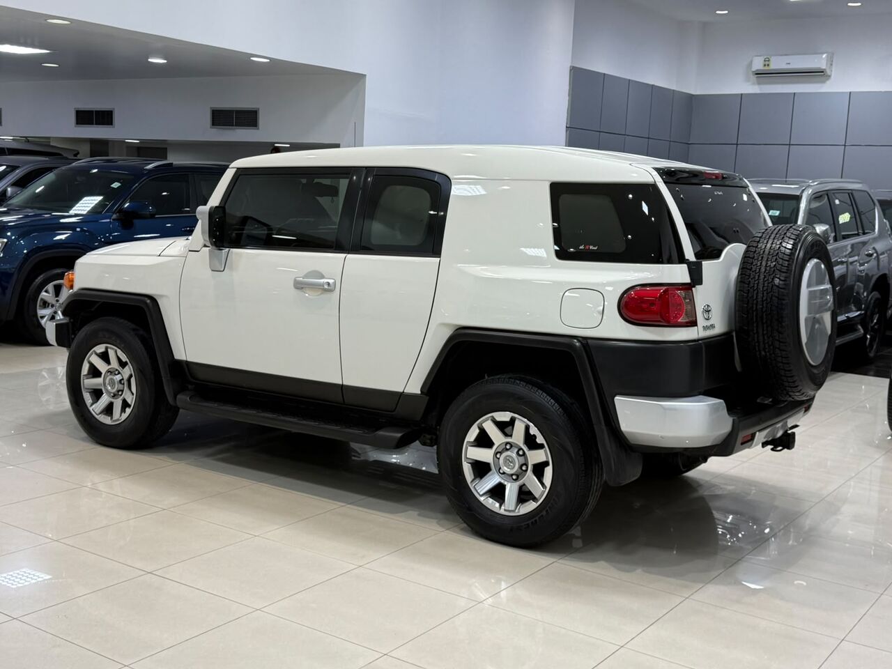 Manama, Vehicles, Cars & Trucks , BHD 7400,  Toyota FJ Cruiser,  2016,  Automatic,  251800 KM,    (White)