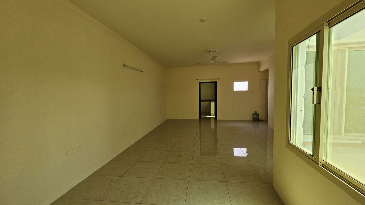 Busaiteen, Apartments, Flats, Houses & Villas, BHD 150/month,  1 BR,  Spacious Studio Flat, Inclusive EWA, Closed Kitchen.Lift ,Parking.Busaiteen 39128508