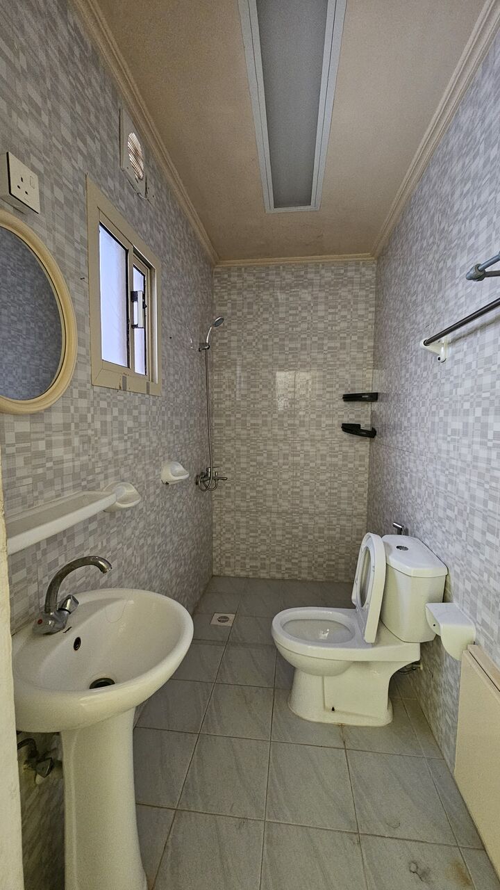 Busaiteen, Apartments, Flats, Houses & Villas, BHD 150/month,  1 BR,  Spacious Studio Flat, Inclusive EWA, Closed Kitchen.Lift ,Parking.Busaiteen 39128508