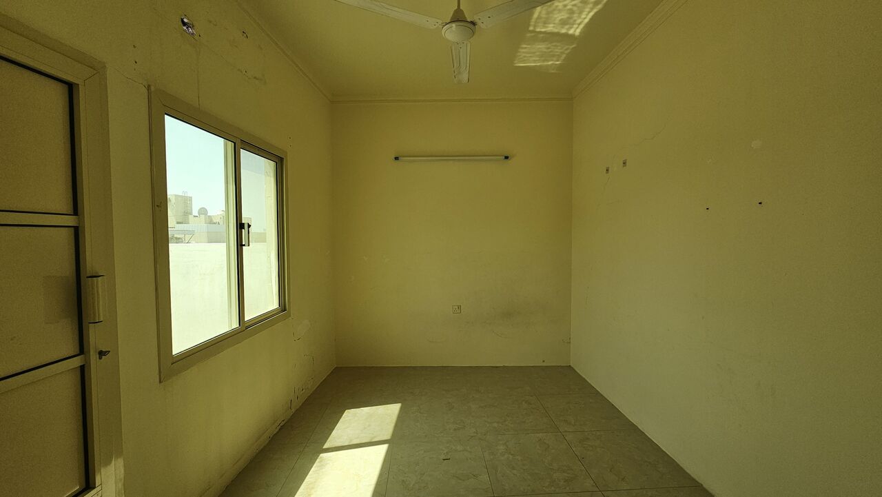 Busaiteen, Apartments, Flats, Houses & Villas, BHD 150/month,  1 BR,  Spacious Studio Flat, Inclusive EWA, Closed Kitchen.Lift ,Parking.Busaiteen 39128508