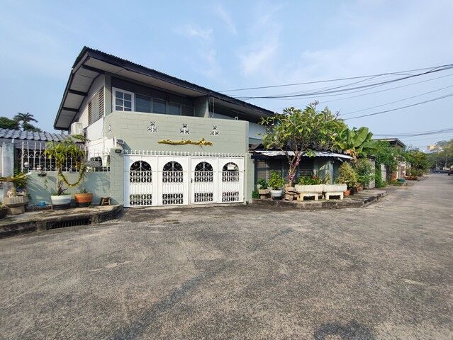 Bangkok, Real Estate For Sale, THB 4500000,  5 BR,  53 Sq. Feet,  VDO Review Of Detached House Nawamin Bang Kapi Near The Mall Bang Kapi. Yellow Electric