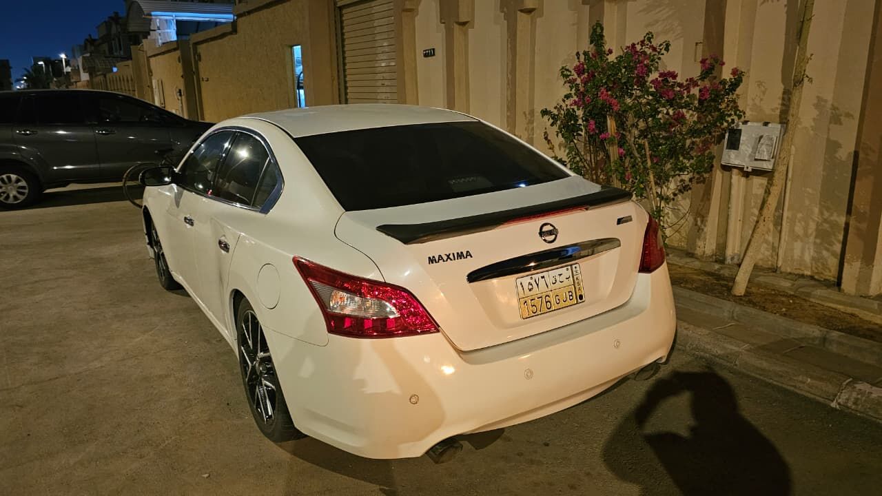 Riyadh, Vehicles, Cars & Trucks , SAR 12000,  Nissan Maxima,  2010,  Automatic,  350000 KM,    FULL OPTION FOR SALE. WORKING CONDITION BUT NEED SOME WORK