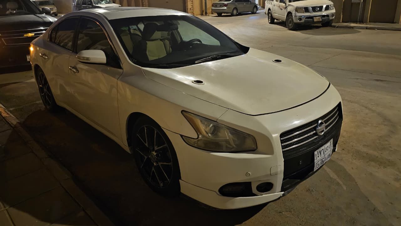 Riyadh, Vehicles, Cars & Trucks , SAR 12000,  Nissan Maxima,  2010,  Automatic,  350000 KM,    FULL OPTION FOR SALE. WORKING CONDITION BUT NEED SOME WORK