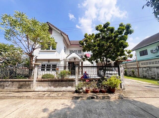 Bangkok, Real Estate For Sale, THB 8200000,  3 BR,  95 Sq. Feet,  Single House In Krisada Nakhon Village 12, Soi Suan Phak 35, Near Phutthamonthon Sai 1.
