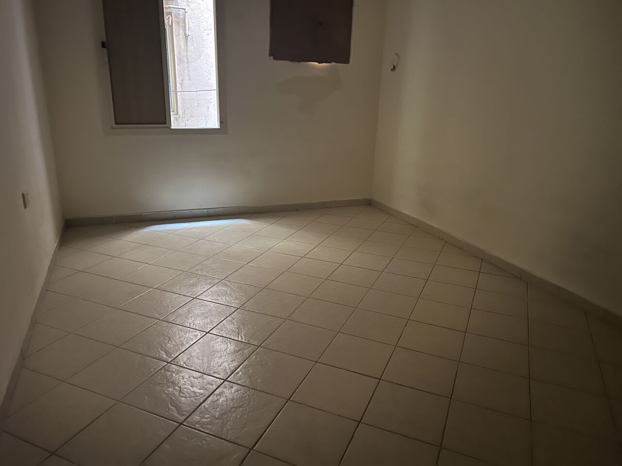 Manama, Apartments, Flats, Houses & Villas, BHD 110/month,  1 BR,  Commercial Flat For Rent