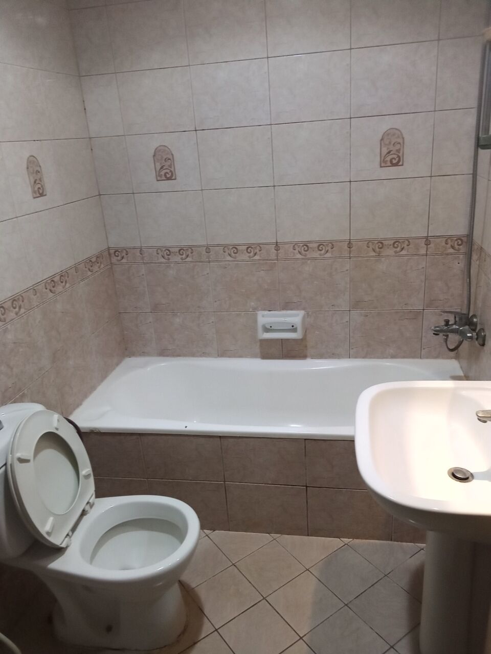 Sharjah, Apartments, Flats, Houses & Villas, AED 1800/month,  1 BR,  Room For Executive Working Lady