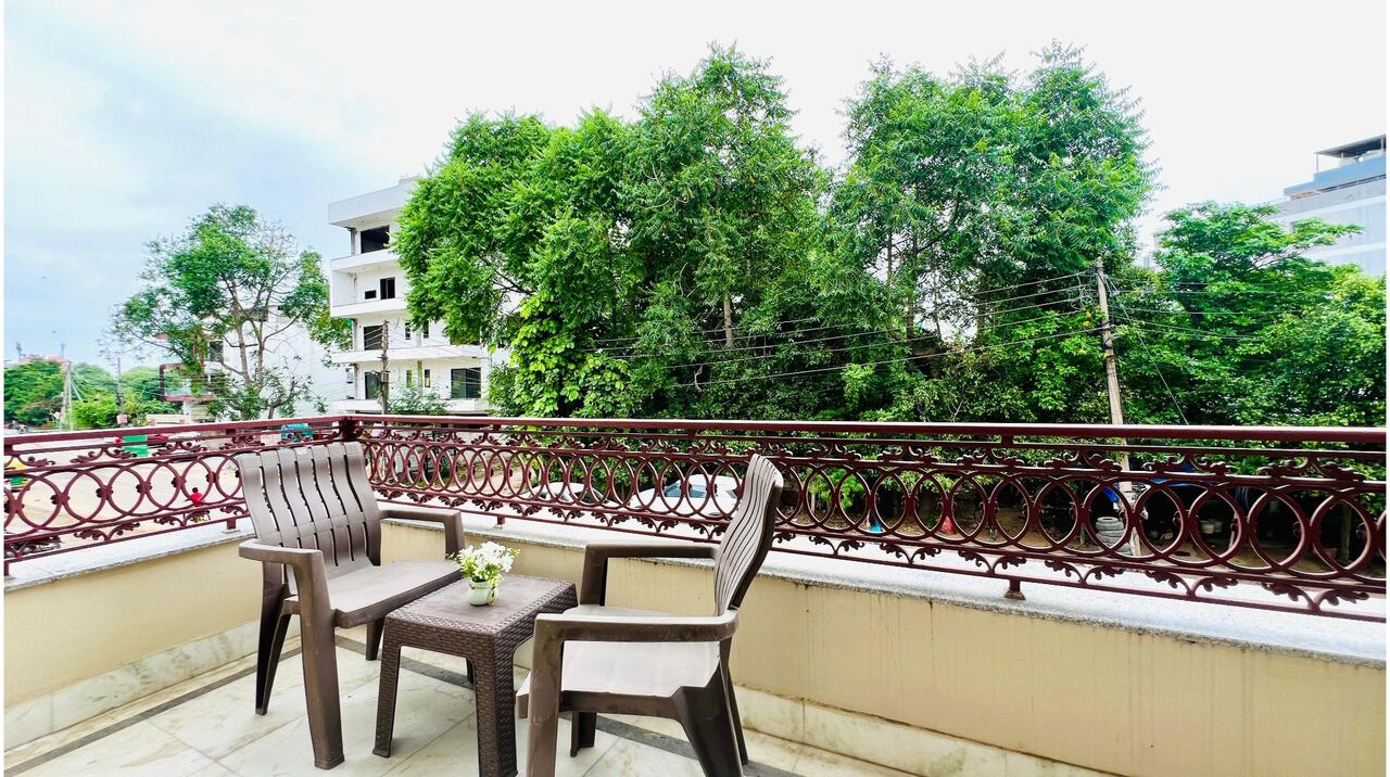 Gurgaon, Apartments, Flats, Houses & Villas, INR 2500/day,  Furnished,  Studio,  375 Sq. Feet,  Studio Apartment Golf Course Road