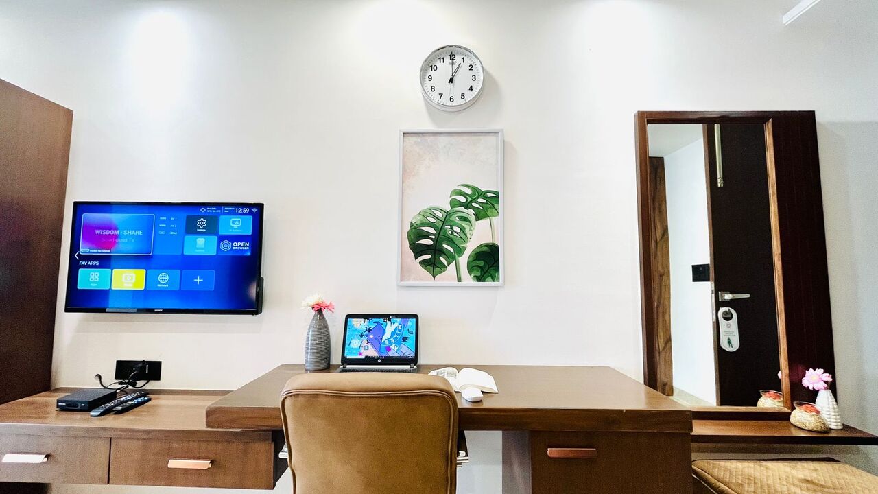 Gurgaon, Apartments, Flats, Houses & Villas, INR 4500/day,  Furnished,  Studio,  450 Sq. Feet,  Studio Apartments Dlf Cyber City
