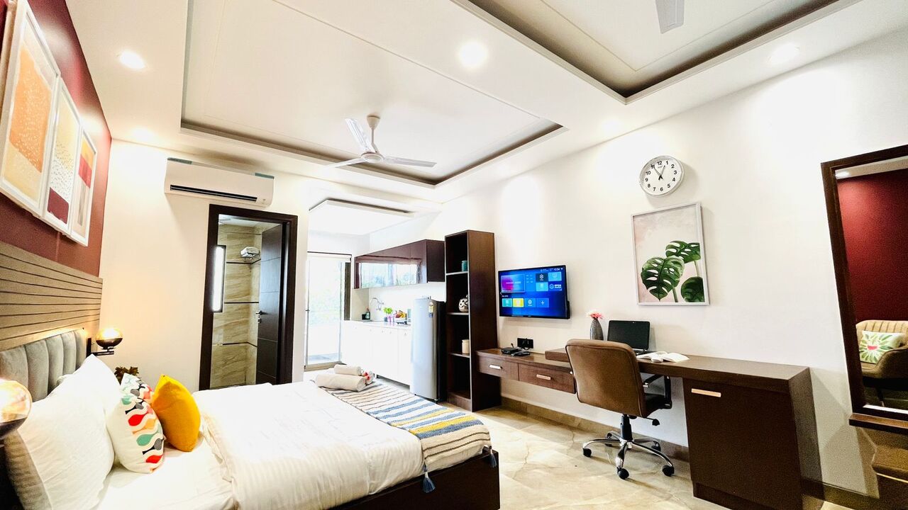 Gurgaon, Apartments, Flats, Houses & Villas, INR 4500/day,  Furnished,  Studio,  450 Sq. Feet,  Studio Apartments Dlf Cyber City