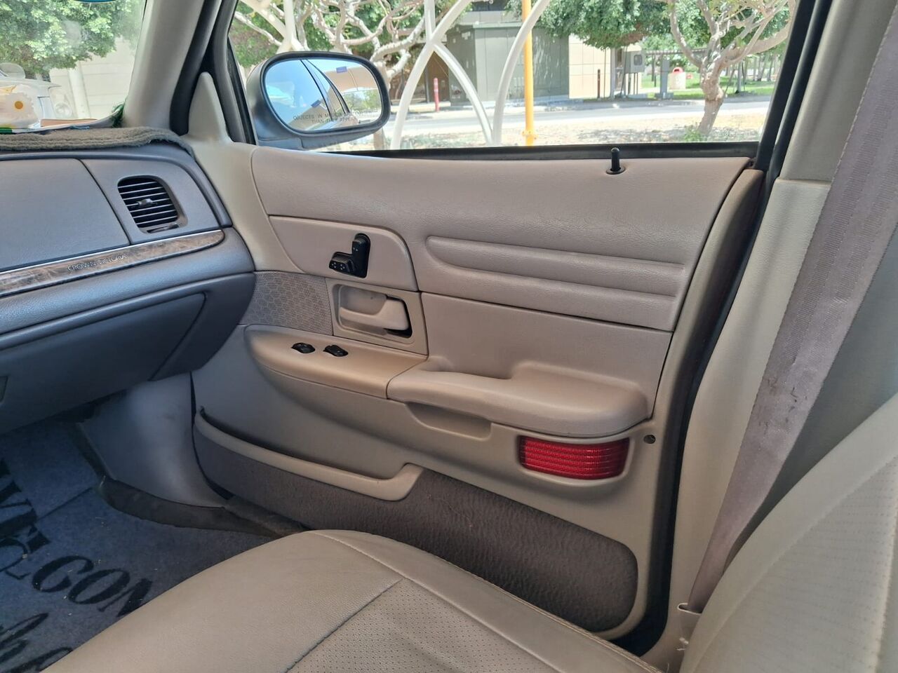 Yanbu, Vehicles, Cars & Trucks , SAR 14000,  Ford Crown Victoria,  2000,  Automatic,  450000 KM,  Sar 14000, Crown Victoria , Transmission  , Serious Buyer Contact Only