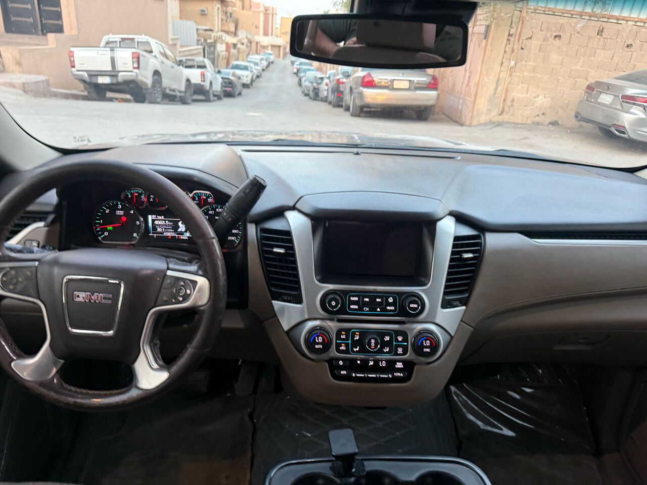 Riyadh, Vehicles, Cars & Trucks , SAR 60000,  Gmc Yukon,  2017,  Automatic,  412000 KM,   SLE