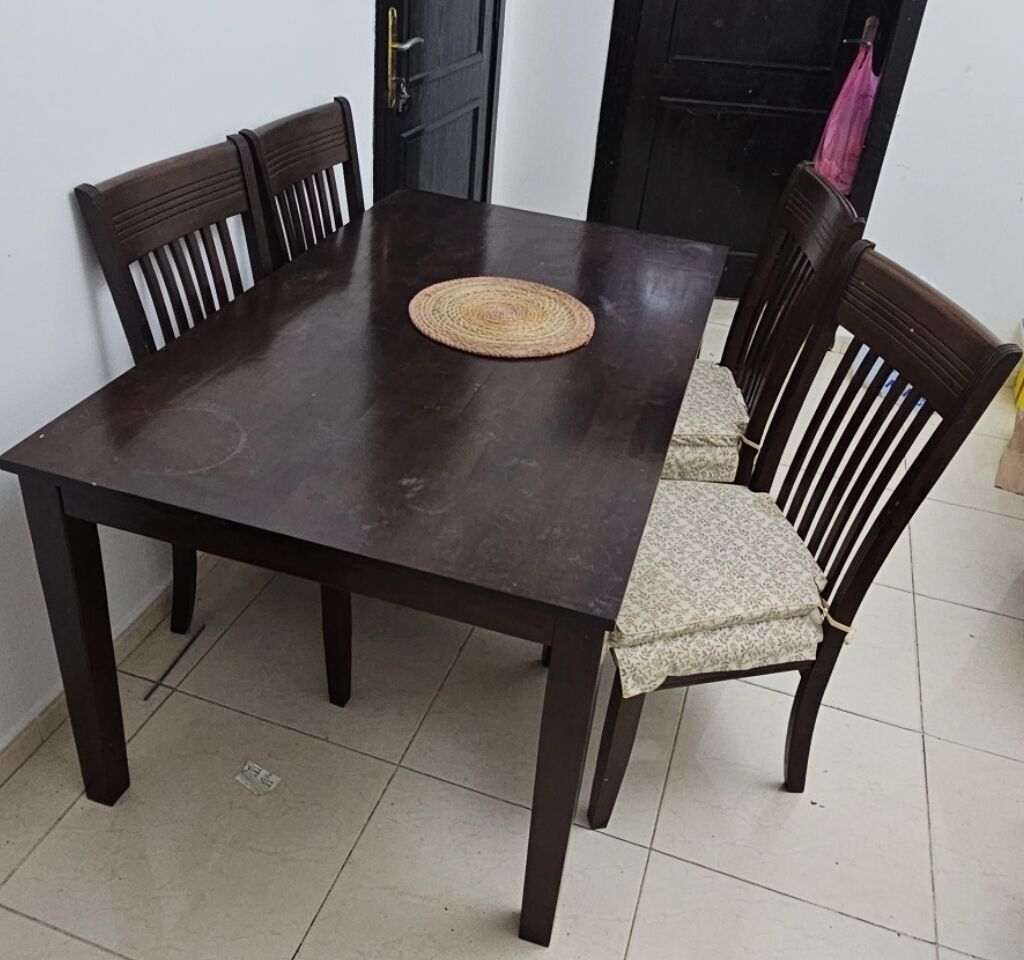 Akrabia, Furniture, SAR 200,  Dining Table With 4 Chairs