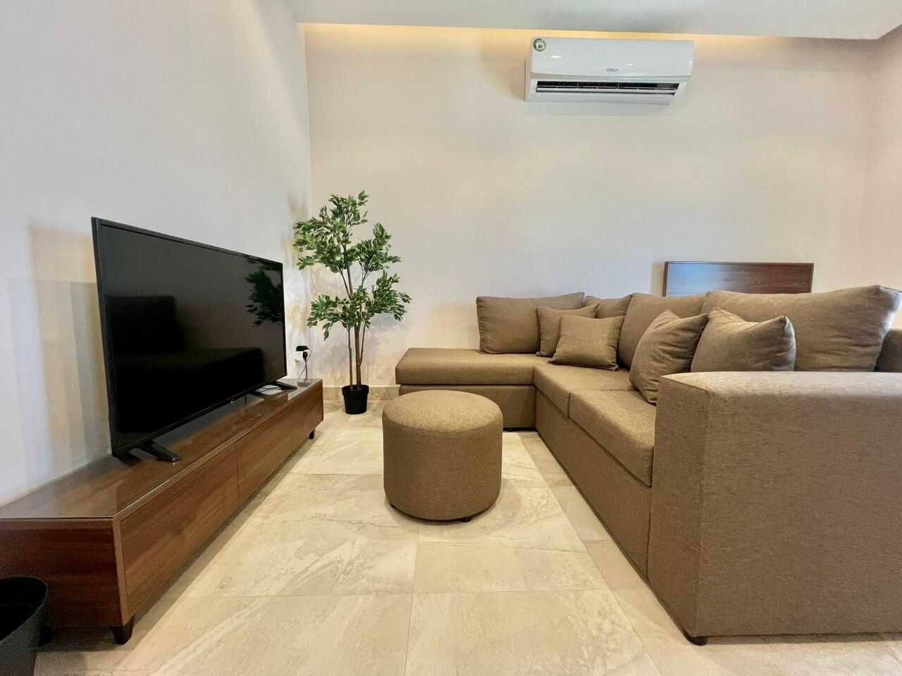 Busaiteen, Apartments, Flats, Houses & Villas, BHD 260/month,  Furnished,  Studio,  30 Sq. Meter,  Fully Furinshed Studio For Rent In Busiteen Near King Hamad Hospital