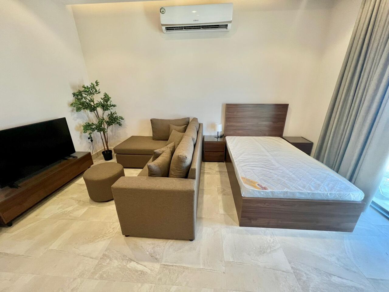 Busaiteen, Apartments, Flats, Houses & Villas, BHD 260/month,  Furnished,  Studio,  30 Sq. Meter,  Fully Furinshed Studio For Rent In Busiteen Near King Hamad Hospital