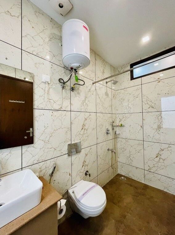 Gurgaon, Apartments, Flats, Houses & Villas, INR 4000/day,  Furnished,  1 BR,  350 Sq. Feet,  Studio Apartments Dlf Cyber City