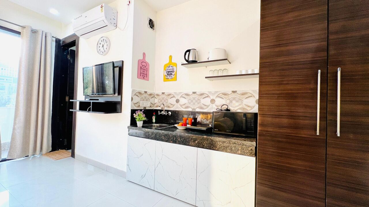 Gurgaon, Apartments, Flats, Houses & Villas, INR 3000/day,  Furnished,  Studio,  300 Sq. Feet,  Bluo Studio DLF Cyber City Gurgaon