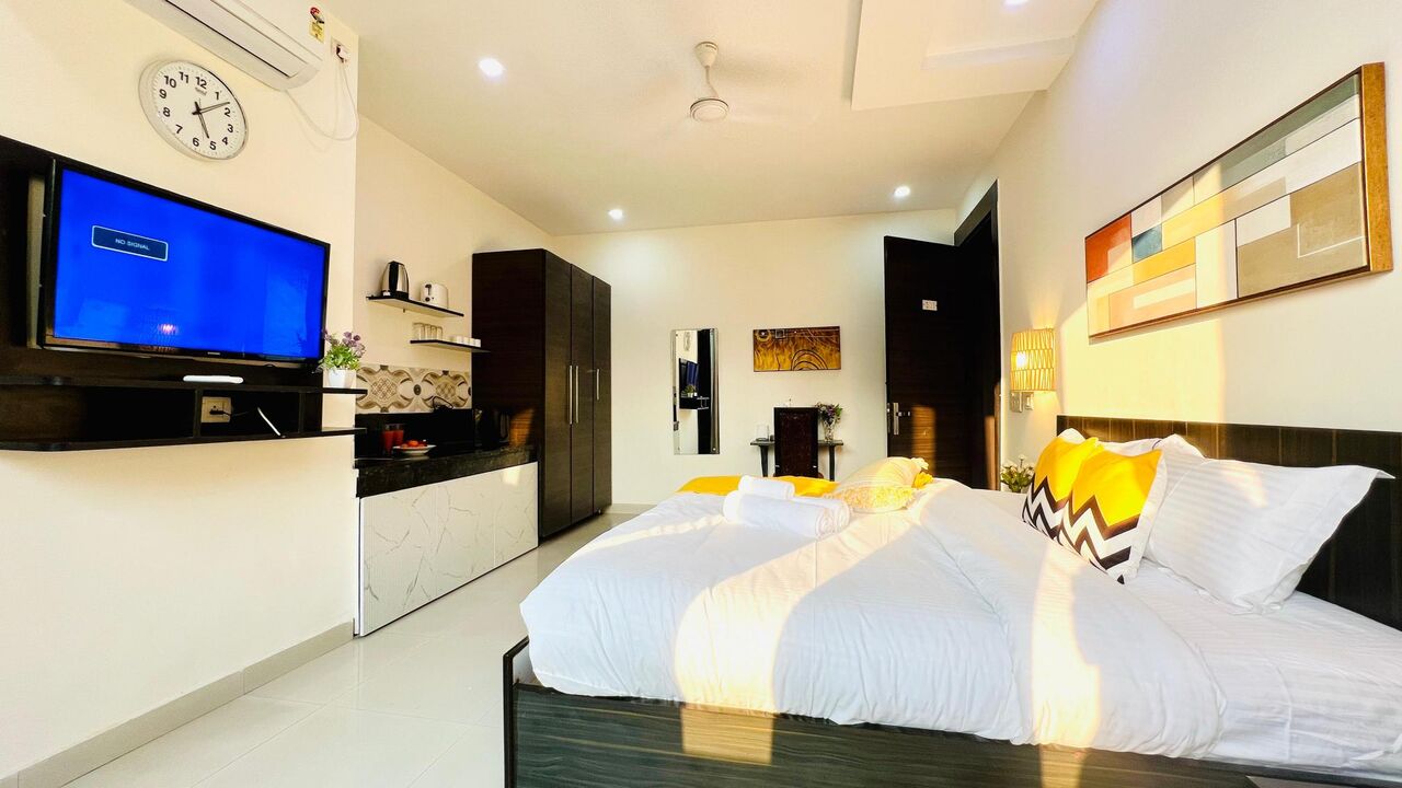 Gurgaon, Apartments, Flats, Houses & Villas, INR 3000/day,  Furnished,  Studio,  300 Sq. Feet,  Bluo Studio DLF Cyber City Gurgaon