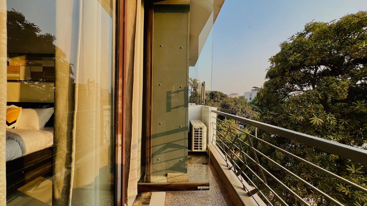Gurgaon, Apartments, Flats, Houses & Villas, INR 3000/day,  Furnished,  Studio,  300 Sq. Feet,  Bluo Studio DLF Cyber City Gurgaon