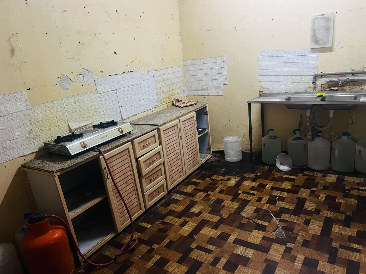 Abqaiq, Apartments, Flats, Houses & Villas, Fully Furnished Executive Batcholer Room Available Ealectricity And Water Bill Include 800