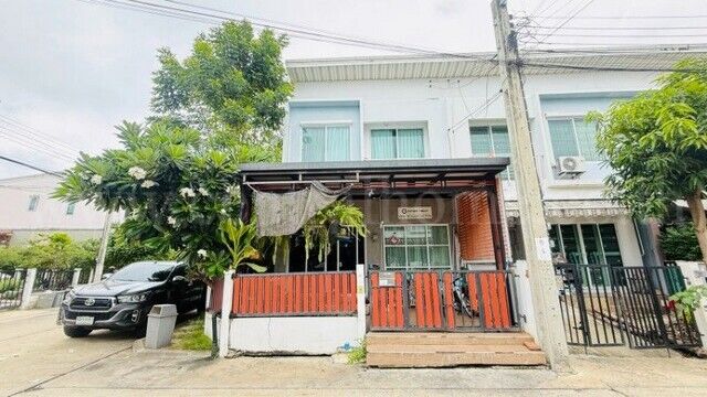 Bangkok, Real Estate For Sale, THB 2590000,  4 BR,  23 Sq. Feet,  Urgent Sale, 2-story Townhouse, The Pleno Ekkachai-Kanchanaphisek. Cheap Corner Back