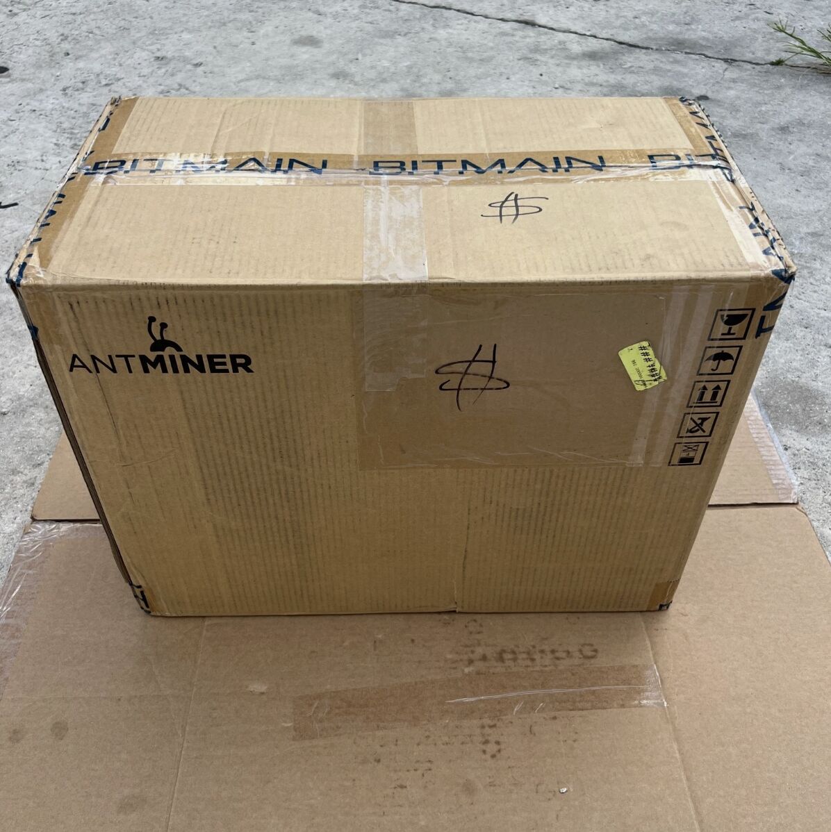 Amsterdam, Software, EUR 3150,  New Bitmain Antminer S21 XP Hyd Bitcoin Miner