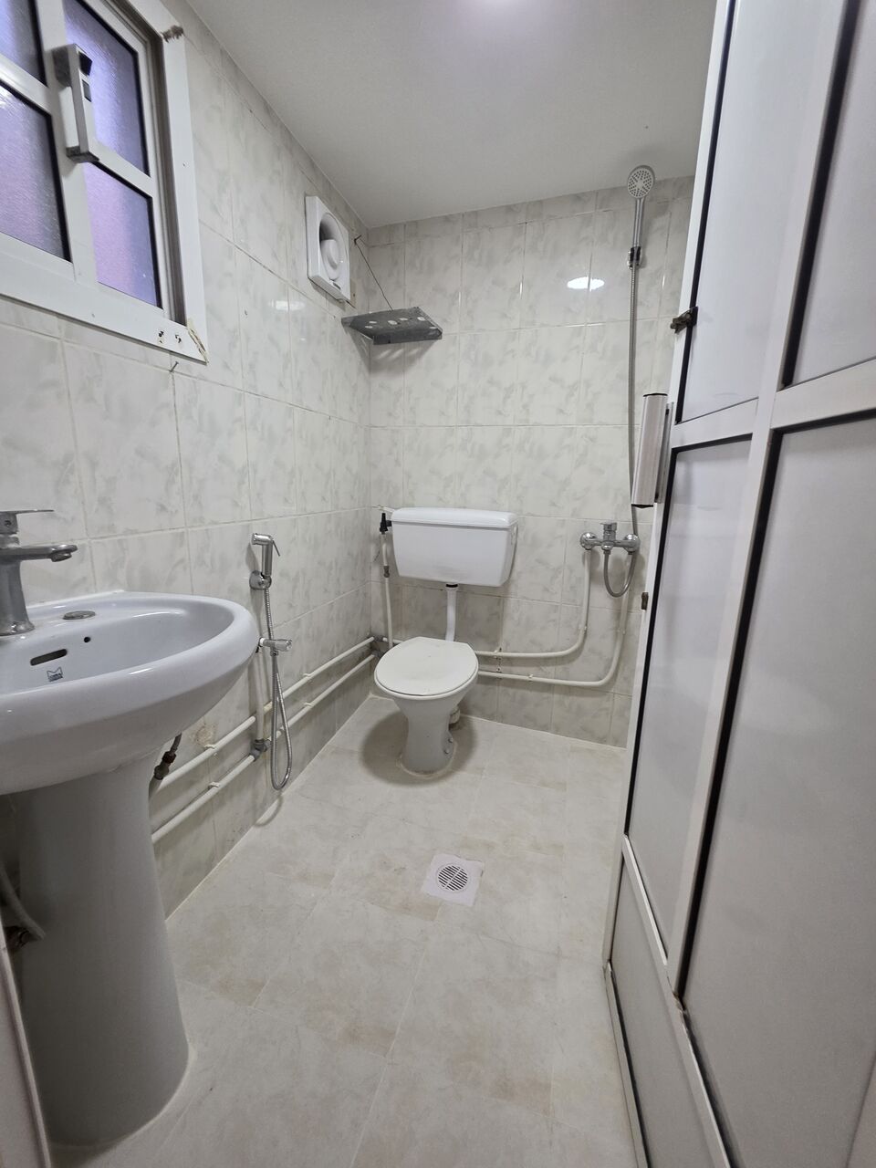Hoora, Apartments, Flats, Houses & Villas, BHD 130/month,  @1BATHROOM Kitchen With Electricity