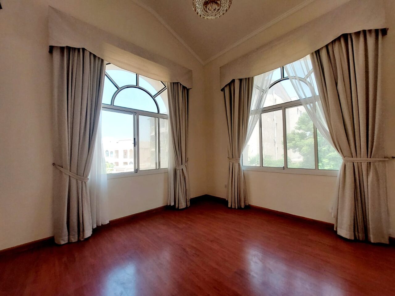 Mahooz, Apartments, Flats, Houses & Villas, BHD 700/month,  4 BR,  Semi Furnished Stand Alone Villa In Mahooz