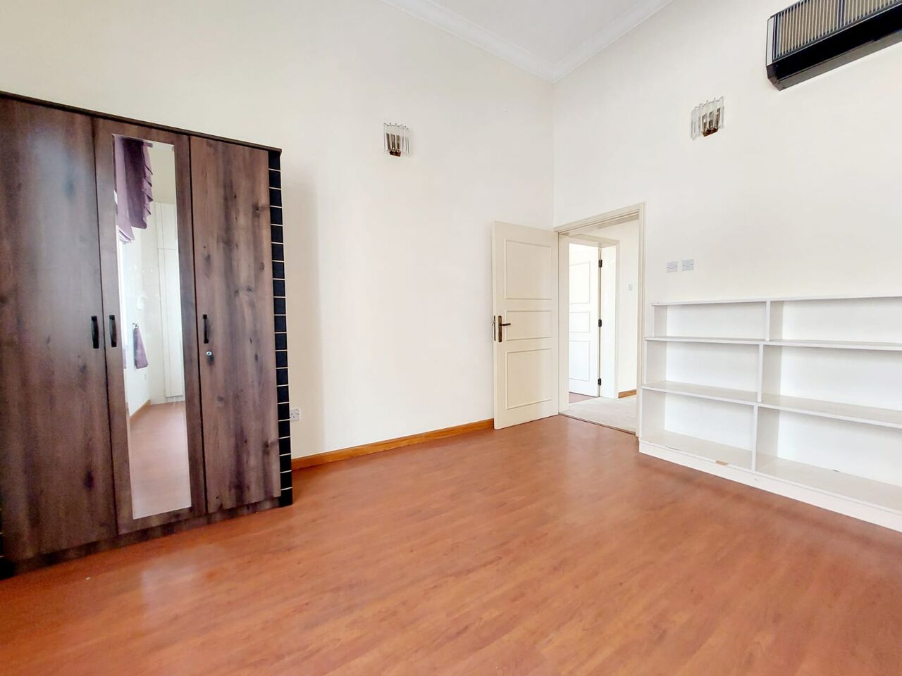 Mahooz, Apartments, Flats, Houses & Villas, BHD 700/month,  4 BR,  Semi Furnished Stand Alone Villa In Mahooz