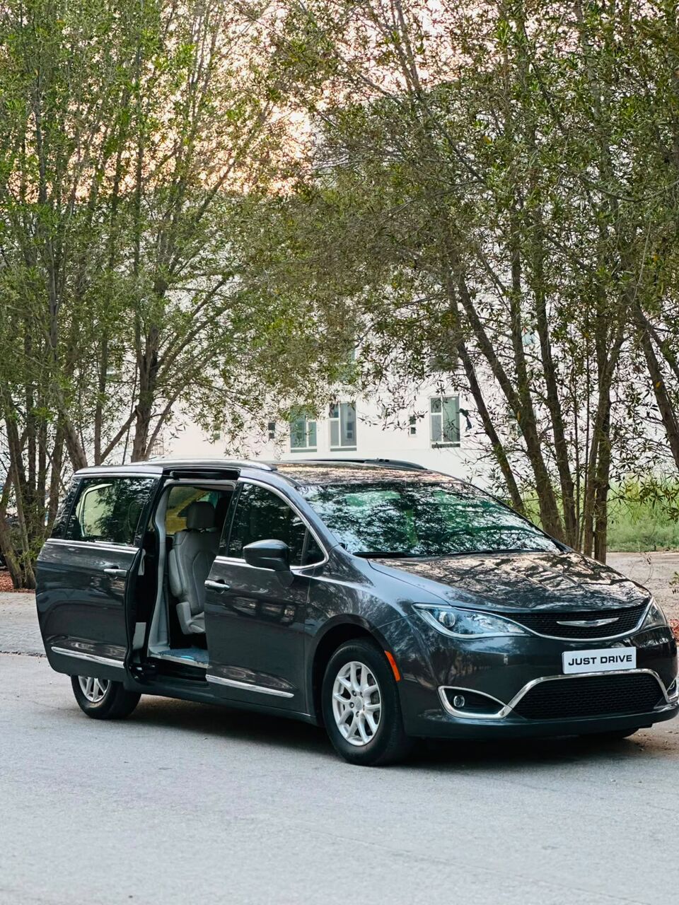 Segaya, Vehicles, Cars & Trucks , BHD 6750,  Chrysler Pacifica,  2020,  Automatic,  85000 KM,    MODEL AGENT MAINTAINED SINGLE OWNER USED 8 SEATER  SUV 35400768