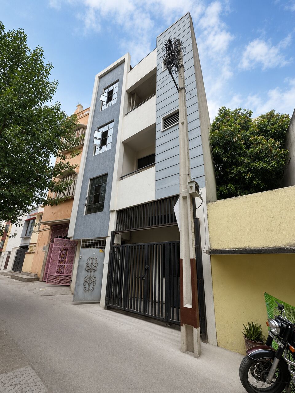 Hyderabad, Real Estate For Sale, INR 1,  6 BR,  95 Sq. Yard,  House For Sale 95 Sqrd G+2 I.A.S Colony Tolichowki