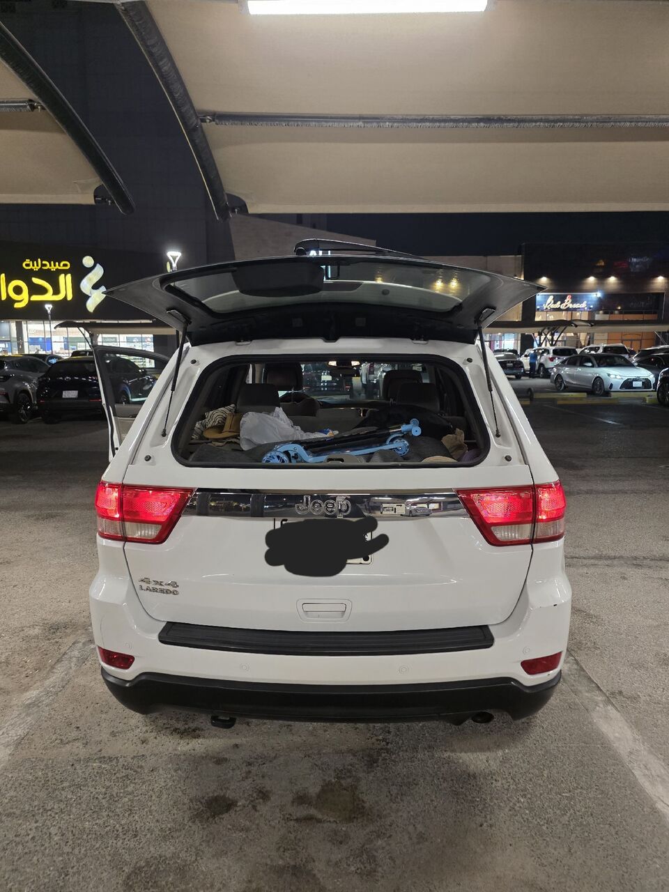 Khobar, Vehicles, Cars & Trucks , SAR 30000,  Jeep Grand Cherokee,  2013,  Automatic,  234 KM,  Jeep Grandcherokee Laredo  , White Color , 6 Cylinder  , 234km ,