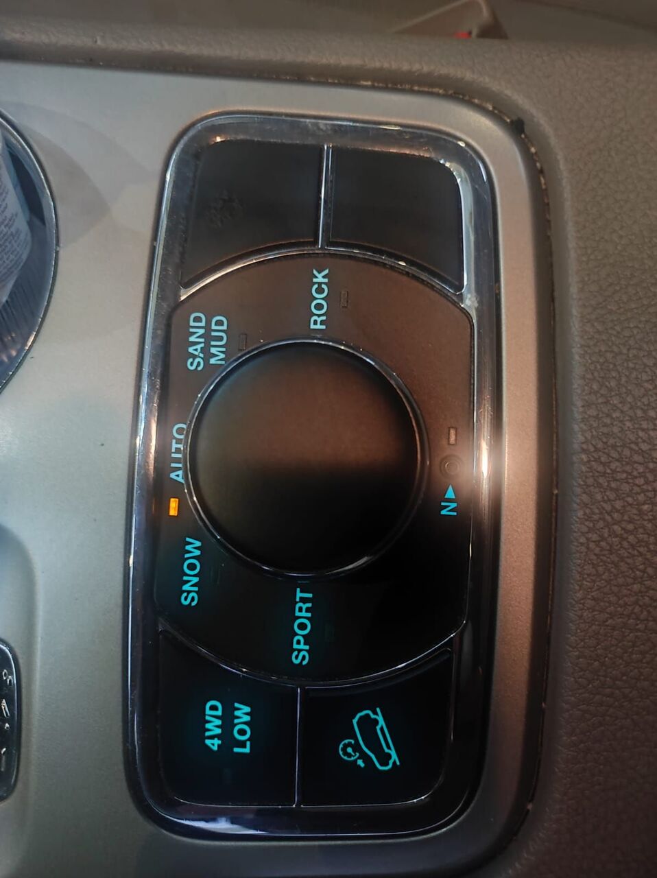 Khobar, Vehicles, Cars & Trucks , SAR 30000,  Jeep Grand Cherokee,  2013,  Automatic,  234 KM,  Jeep Grandcherokee Laredo  , White Color , 6 Cylinder  , 234km ,