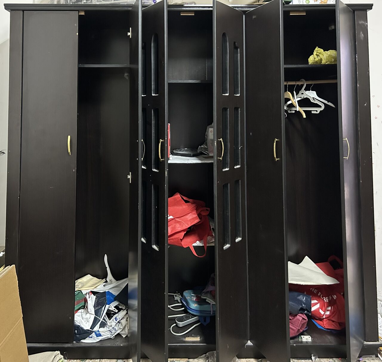 Riyadh, Furniture, SAR 300,  Sofa Set - Wardrobe For Sale