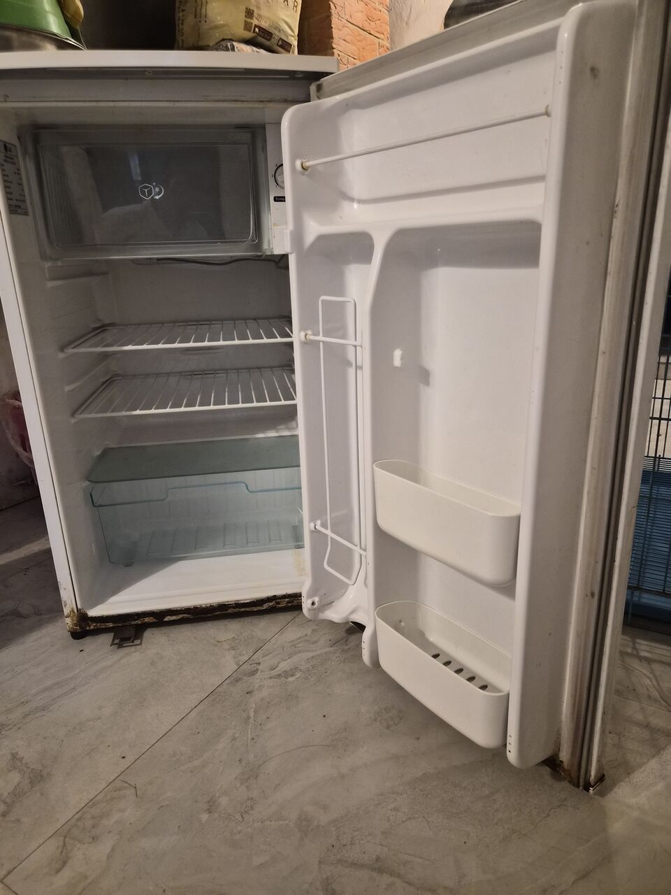 Olaya, Free Items, SAR 450,  Small Refrigerator For Sale